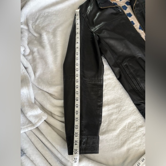 Luxurious Hugo Boss Black real leather jacket. - Picture 11 of 16